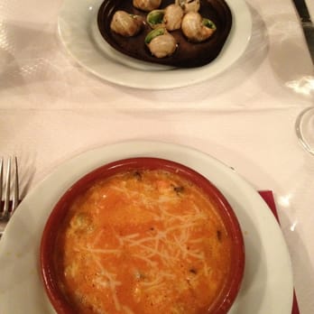 Au Petit Bistro - Escargot and mussels in shellfish sauce - French Near Me - Paris, 75