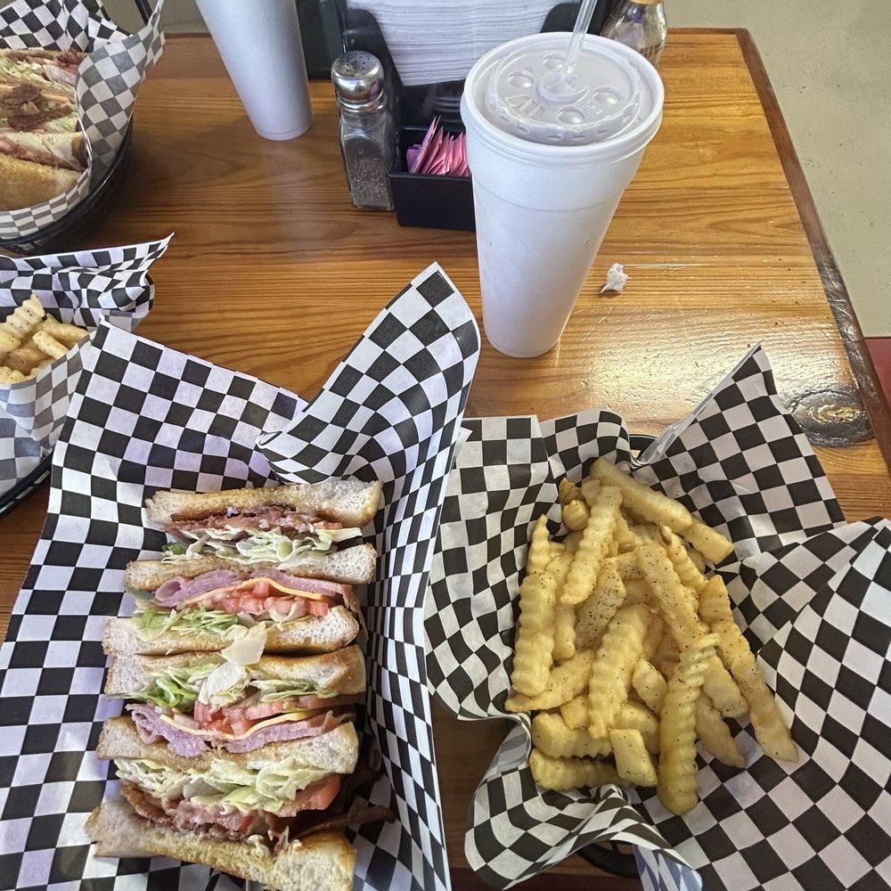 B’s Baskets & More - Sweet tea, club sandwich, French fries - Desserts Near Me - Meridian, Texas B’s Baskets & More - Sweet tea, club sandwich, French fries - Desserts Near Me - Meridian, Texas