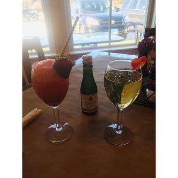 B & B Dockside - TROP mosa and Peach Mosa - Burgers Near Me - Westerly, Rhode Island