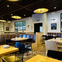 Alta Via - Interior of restaurant