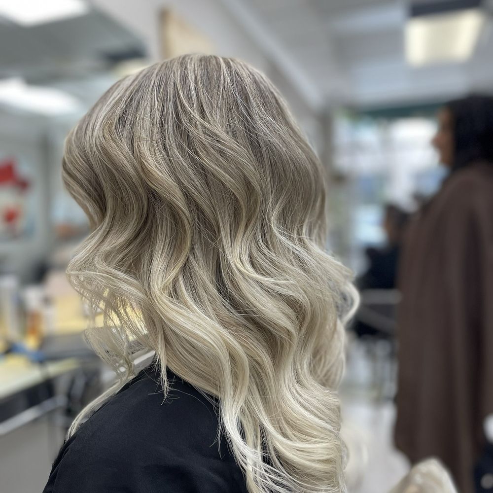 Studio Chroma - Blonde highlights and the perfect haircut for how my hair works! - Hair Salons Near Me - Coral Gables, Florida