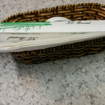 Pho Kapahulu - Chopsticks and soup spoon - Vietnamese Near Me - Honolulu, Hawaii