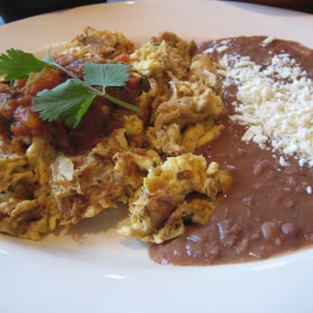 El Centro - Desayuno Manlio Favio (scrambled eggs with imported mexican dry beef in roasted sauce served with beans and avocado) - Mexican Near Me - Boston, Massachusetts