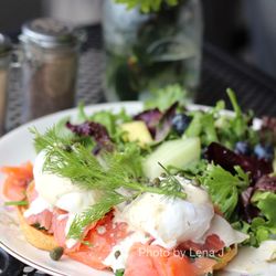 Juicy Kitchen - Smoked Salmon Benedict ($16) - poached eggs, fresh dill, capers, house lemon dill aioli, sauteed spinach on house made corn cakes