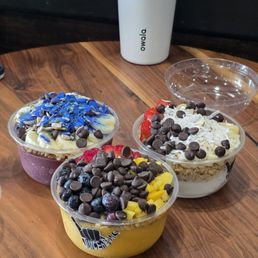 Mango, acai, and coconut smoothie bowl Mango, acai, and coconut smoothie bowl
