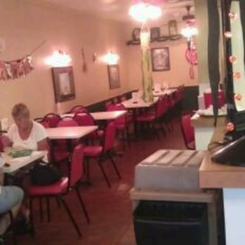 Uptown Pizza Shops - Dining room - Pizza Near Me - Youngstown, Ohio Uptown Pizza Shops - Dining room - Pizza Near Me - Youngstown, Ohio