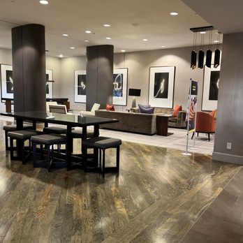 DoubleTree by Hilton Hotel Dallas - Campbell Centre - Lobby lounge - Hotels Near Me - Dallas, Texas