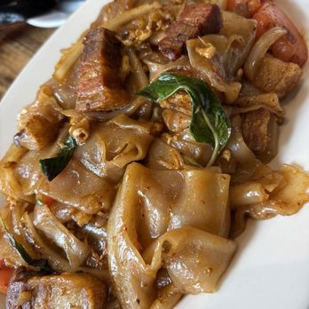 Link Thai - L-Drunken Noodle with pork belly - Thai Near Me - Brooklyn, New York