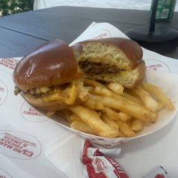 Kids cheeseburger (plain) and fries Kids cheeseburger (plain) and fries