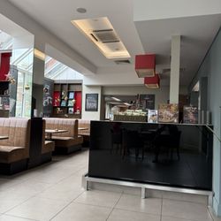 Hotel ibis Belfast - Lobby with uncomfortable seating