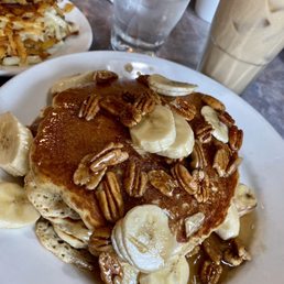 BANANA FOSTER PANCAKES & CARAMEL LATTE BANANA FOSTER PANCAKES & CARAMEL LATTE