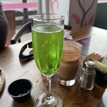 Madres Brunch - Breakfast & Brunch Near Me - Long Beach, California