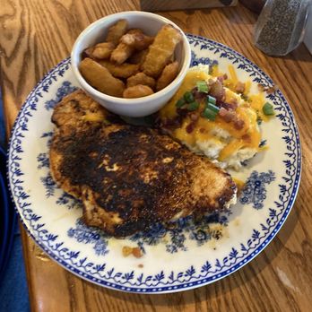 Cracker Barrel Old Country Store - Breakfast & Brunch Near Me - Crestview, Florida