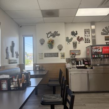 Tom’s Jr Burgers - Dining room - Burgers Near Me - Norco, California Tom’s Jr Burgers - Dining room - Burgers Near Me - Norco, California