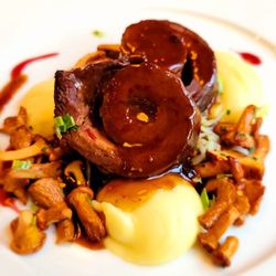 Beckers - Beef roulade with mustard jus, red wine reduction, chaterelles, kraut and mashed potatoes