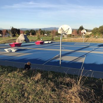 Luuwit View Park - Basketball court, metal ping pong tables, and a mini bouldering wall in the lower part of the park - Parks Near Me - Portland, Oregon