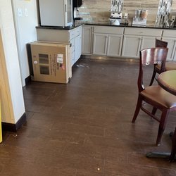 Quality Inn Valley- West Point - Another view of the breakfast area. It was not cleaned all day. There were no pressing matters that prevented it.