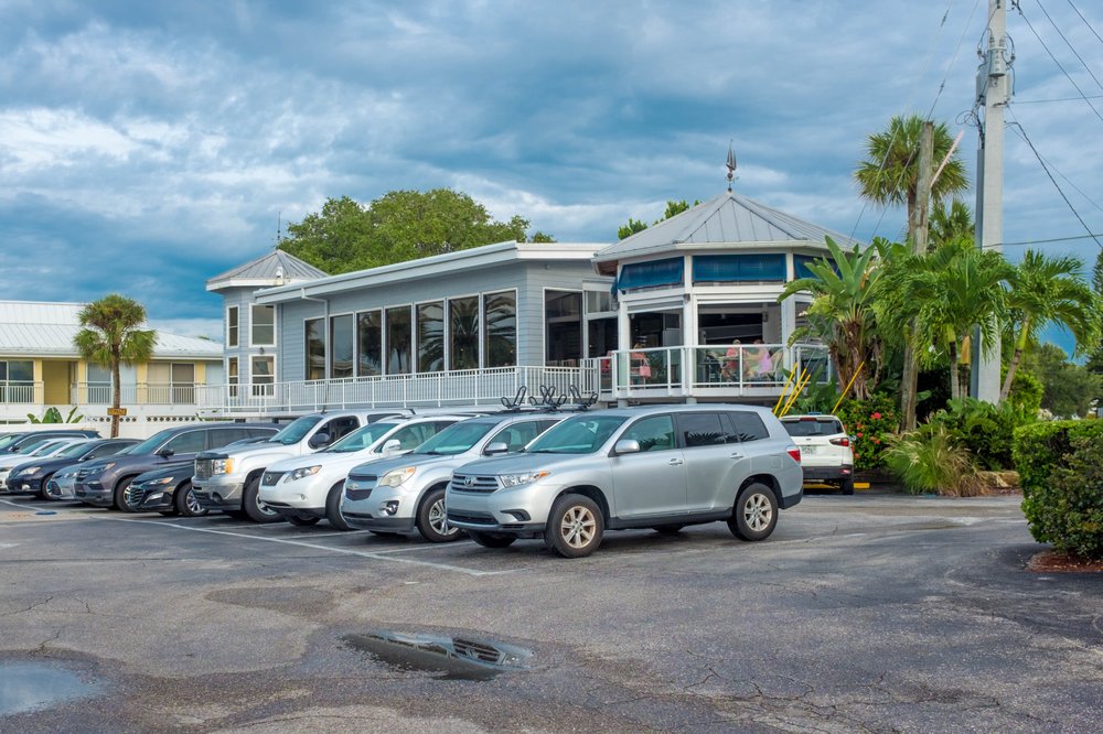 Crow's Nest Restaurant & Marina