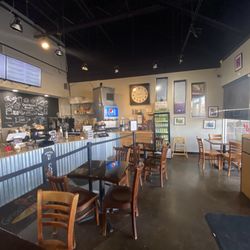 Great Harvest Bread - Dining area