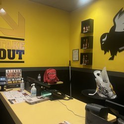 Buffalo Wild Wings - Take out area