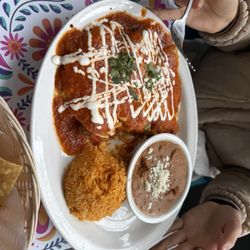 Gwacamole Restaurant - Veggie enchiladas