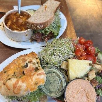 Mezzo - roast beef sandwich with jalepeno chedder bread - Sandwiches Near Me - Berkeley, California Mezzo - roast beef sandwich with jalepeno chedder bread - Sandwiches Near Me - Berkeley, California