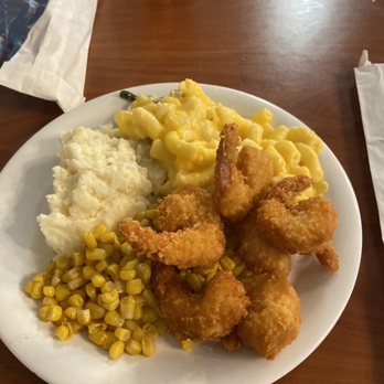Golden Corral Buffet & Grill - fried shrimp & Mashed Potatoes & Corn & Macaroni And Cheese - Buffets Near Me - Pasadena, Texas