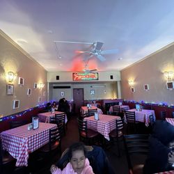 Zaffiro's Pizza - Restaurant seating