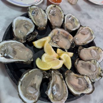 Acme Oyster House - Seafood Near Me - New Orleans, Louisiana Acme Oyster House - Seafood Near Me - New Orleans, Louisiana