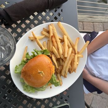 Bridges Restaurant - Burger - Bars Near Me - Grasonville, Maryland