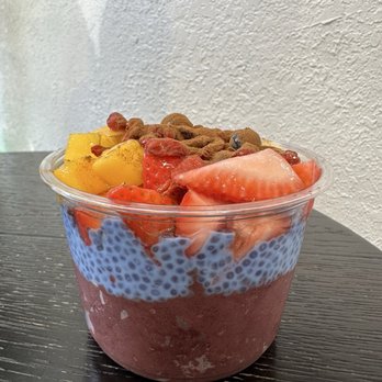 Muse Juice Bar - Açaí and spirulina chia seed bases with fruit, toasted hemp and cinnamon - Juice Bars & Smoothies Near Me - San Francisco, California