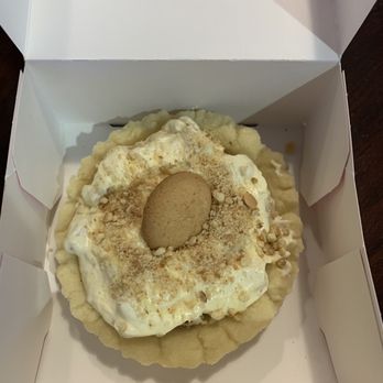 Crumbl - Kendall - Banana cream pie - Bakeries Near Me - Miami, Florida