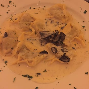 Luna Rossa - Tortellacci ripieni di brasato di manzo al tartufo nero - Italian Near Me - Tustin, California Luna Rossa - Tortellacci ripieni di brasato di manzo al tartufo nero - Italian Near Me - Tustin, California