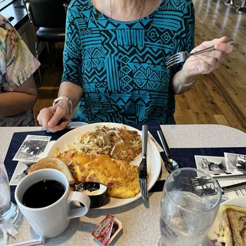 Bessie's Diner - Omelette - New American Near Me - Janesville, Wisconsin Bessie's Diner - Omelette - New American Near Me - Janesville, Wisconsin
