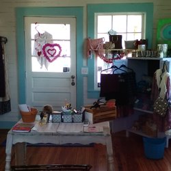 Downtown Salon & Gifts - Downtown Salon & Gift Store, for pretty hair, fun wares & more.