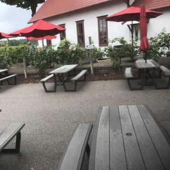 Peninsula Cellars - Wine Tasting Room Near Me - Traverse City, Michigan
