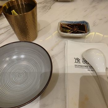 Supreme Dumplings - Setting - Shanghainese Near Me - Honolulu, Hawaii
