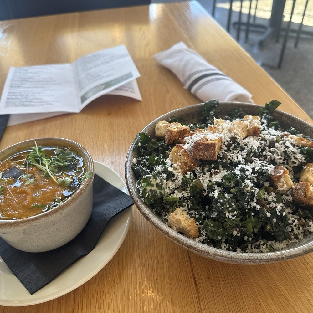 Kale salad, carrot and ginger soup