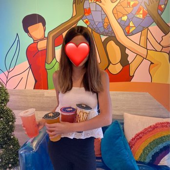 Teamont Boba - Blow up couch with cool wall decor - Bubble Tea Near Me - Clermont, Florida Teamont Boba - Blow up couch with cool wall decor - Bubble Tea Near Me - Clermont, Florida