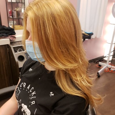 Dry cut, color processes, and keratins - Work ranging from dry cuts, keratins, and color processes.