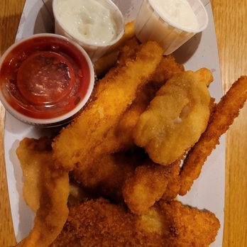 Breakwater Seafoods & Chowder House - Combo: calamari, shrimp, halibut all panko breaded with fries, tartar and cocktail sauce. $21. - Seafood Markets Near Me - Aberdeen, Washington