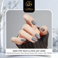 La Diva Nails Bar II - Stylish grey nails for summer vibes! Stay cool and classy.