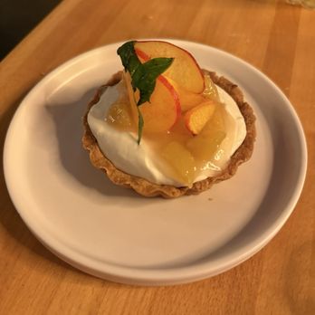 Freight House - Peach tart - American Near Me - Paducah, Kentucky Freight House - Peach tart - American Near Me - Paducah, Kentucky