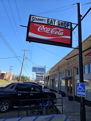 Strawn's Eat Shop by null