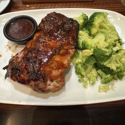 1/2 rack of Baby Back Ribsribs and broccoli. 1/2 rack of Baby Back Ribsribs and broccoli.