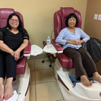 Annies Nails & Spa - We are happy customers with happy toes - Nail Salons Near Me - Pflugerville, Texas