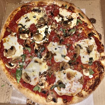 Piecasso - Margarita Pizza - Pizza Near Me - Stowe, Vermont Piecasso - Margarita Pizza - Pizza Near Me - Stowe, Vermont