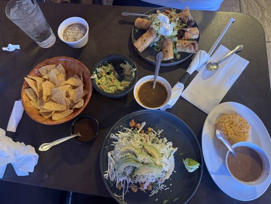 Chales Kitchen & Cantina by null