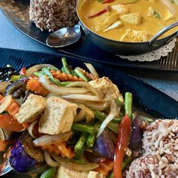 We ordered eggplant with steamed tofu and red curry with steamed tofu. All very fresh and healthy We ordered eggplant with steamed tofu and red curry with steamed tofu. All very fresh and healthy