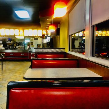 Carl's Jr - Red booths - Fast Food Near Me - La Mesa, California